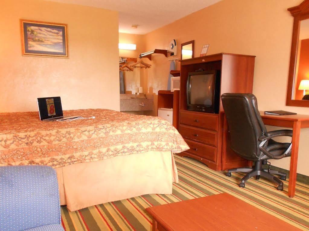 Baymont By Wyndham Troy Hotel Buitenkant foto