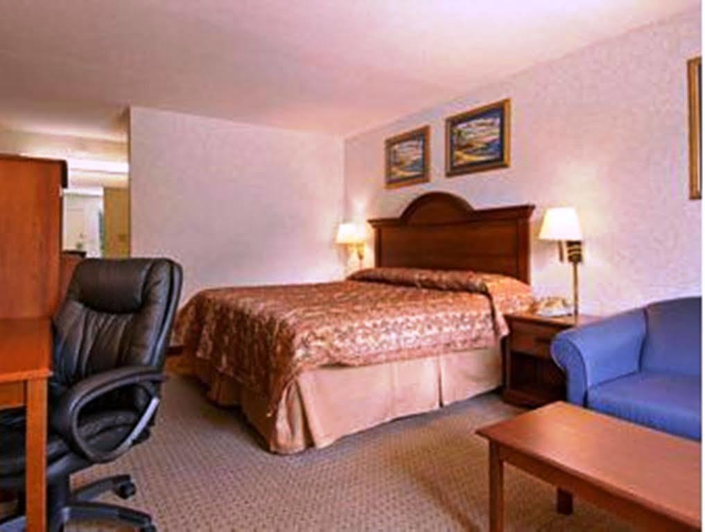 Baymont By Wyndham Troy Hotel Buitenkant foto
